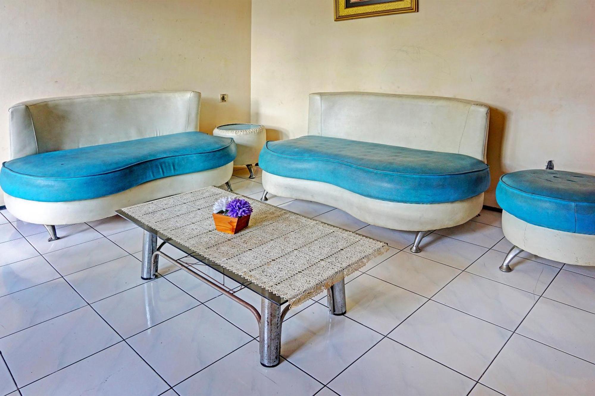 Spot On 91890 Kost Kalasan Syariah 2*